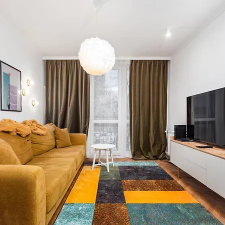 Apartment Chlodna 15 *