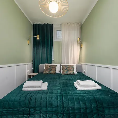 Apartmán Chlodna 15 *